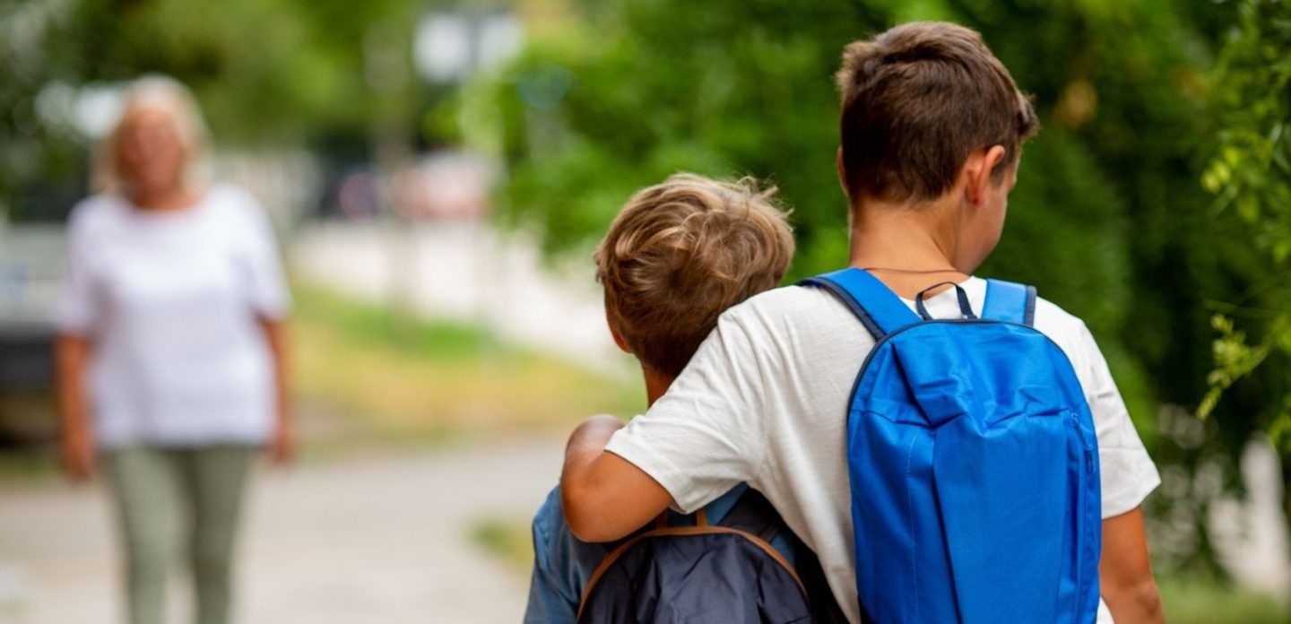 Sortie des classes en maternelle : l'enseignant peut-il refuser de remettre l'enfant à une personne non identifiée ?