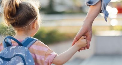 Un mineur peut-il récupérer un élève de maternelle à la sortie des classes ?