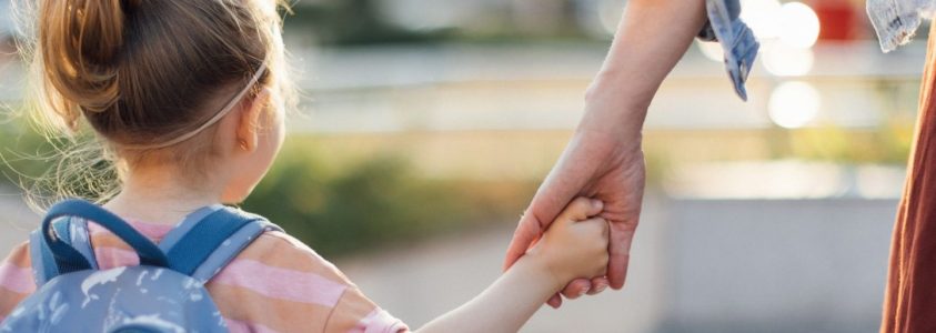 Un mineur peut-il récupérer un élève de maternelle à la sortie des classes ?